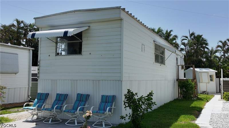 1 bedroom ManufacturedHome at 16970 Fishermans Cv, Capn Macs Mobile Home, Bokeelia — photo 3
