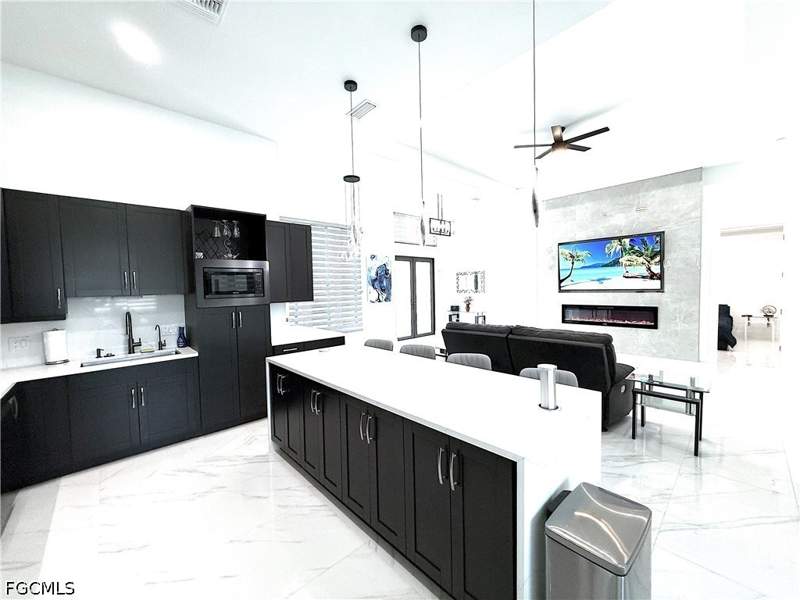 3 bedroom SingleFamilyResidence at 424 SW 26th Ave, Cape Coral, Cape Coral — photo 2