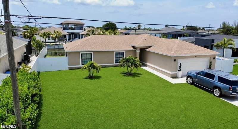 3 bedroom SingleFamilyResidence at 100 NW 13th Pl, Cape Coral, Cape Coral — photo 1