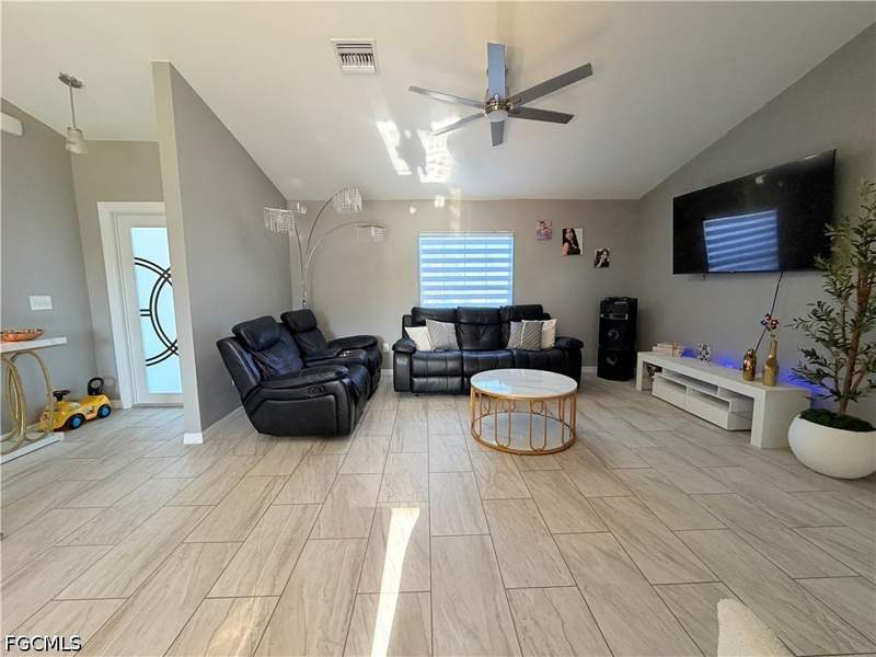 3 bedroom SingleFamilyResidence at 100 NW 13th Pl, Cape Coral, Cape Coral — photo 5