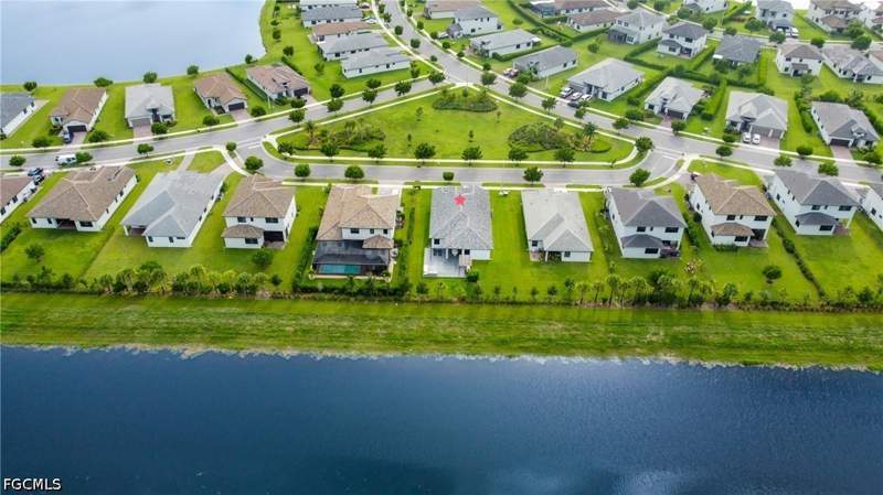 3 bedroom SingleFamilyResidence at 4978 Jovanne St, Maple Ridge, Ave Maria — photo 3