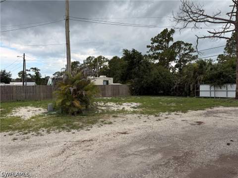8219 Bartholomew Dr, North Fort Myers FL - photo 8 of 22