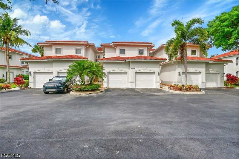 3 bedroom Condominium at 4700 Yacht Harbor Dr 612, Windward Cay, Naples — photo 1