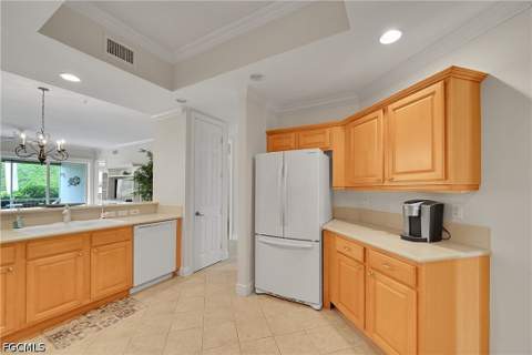 4700 Yacht Harbor Dr 612, Naples FL - photo 17 of 48