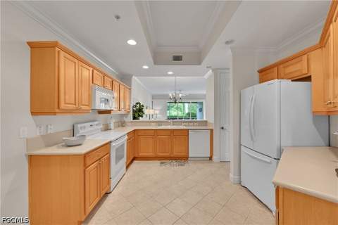 4700 Yacht Harbor Dr 612, Naples FL - photo 19 of 48