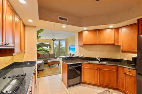 1060 Borghese Ln 403, Naples FL - photo 18 of 37