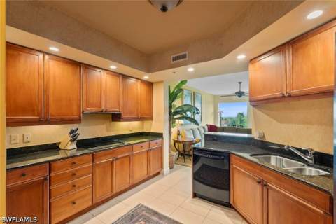 1060 Borghese Ln 403, Naples FL - photo 19 of 37