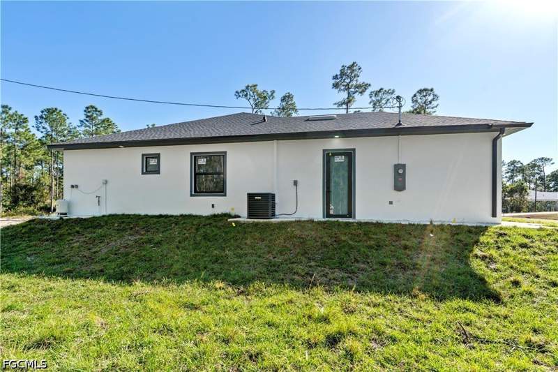 3 bedroom SingleFamilyResidence at 1112 Calvin Ave, Lehigh Acres, Lehigh Acres — photo 3