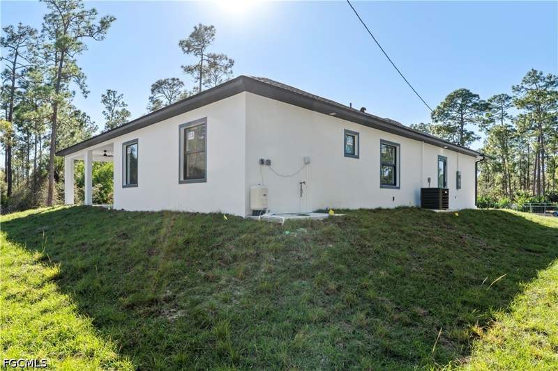 3 bedroom SingleFamilyResidence at 1112 Calvin Ave, Lehigh Acres, Lehigh Acres — photo 4