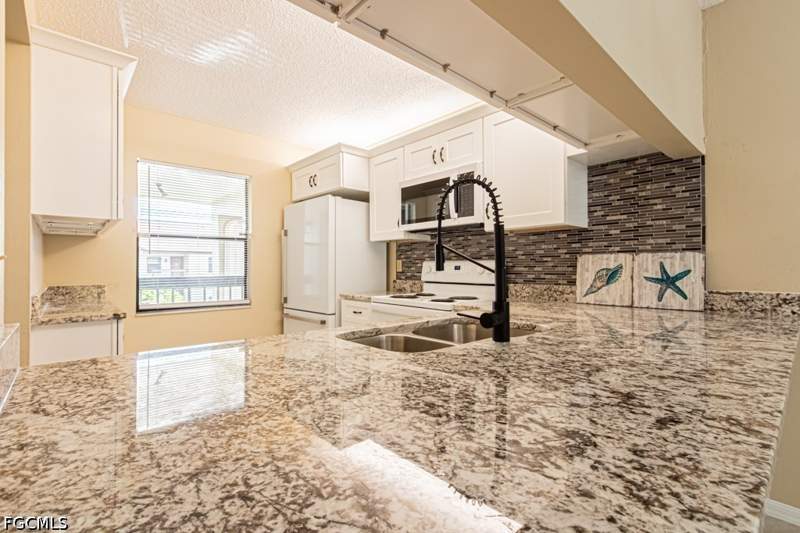 3 bedroom Condominium at 9275 Lake Park Dr 204, Central Park South Condos, Fort Myers — photo 5