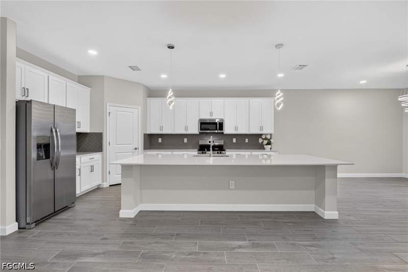 3 bedroom SingleFamilyResidence at 10625 Timber Creek Dr, Timber Creek, Fort Myers — photo 4