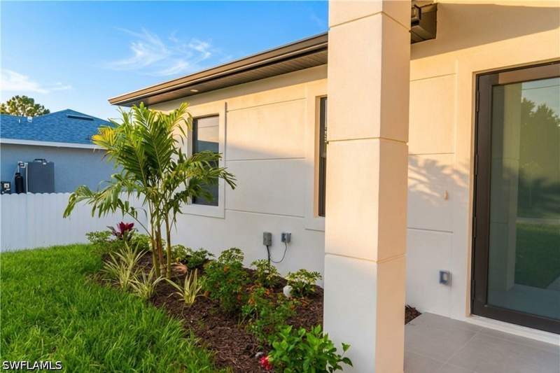 3 bedroom SingleFamilyResidence at 429 Gray Ave S, Lehigh Acres, Lehigh Acres — photo 4