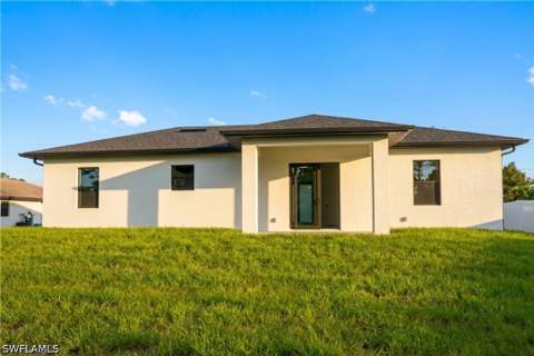429 Gray Ave S, Lehigh Acres FL - photo 8 of 32