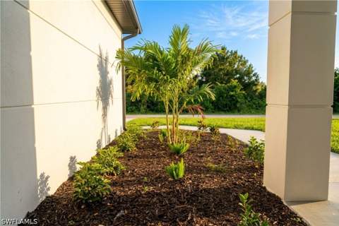 429 Gray Ave S, Lehigh Acres FL - photo 9 of 32