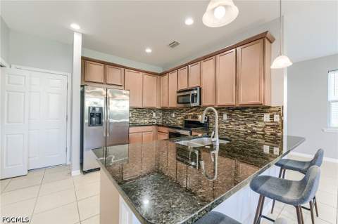 4084 Wilmont Pl, Fort Myers FL - photo 8 of 35