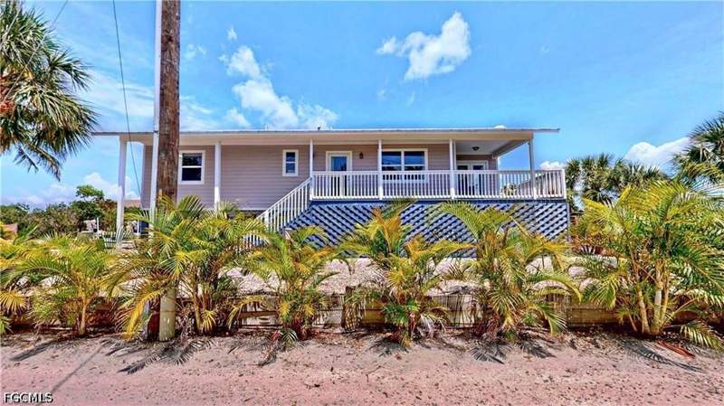 3 bedroom SingleFamilyResidence at 8161 Moyer LN, KREAMERS SUBD, Bokeelia — photo 1