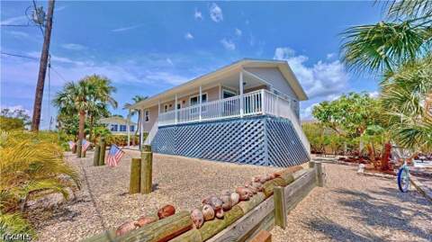 8161 Moyer Ln, Bokeelia FL - photo 10 of 43