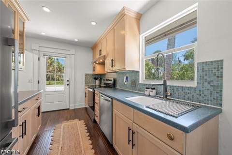 2539 Coconut Dr, Sanibel FL - photo 17 of 31