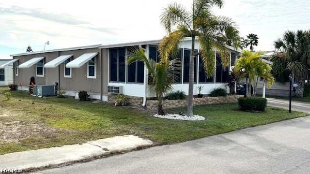 2 bedroom ManufacturedHome at 5520 Colonial Rd, Old Bridge Village, North Fort Myers — photo 1