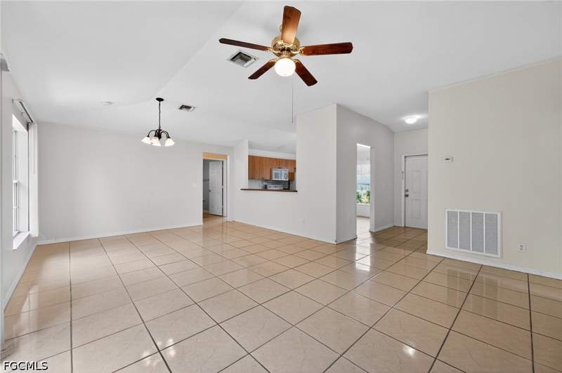 3 bedroom SingleFamilyResidence at 446 Windermere Dr, Greenbriar, Lehigh Acres — photo 5