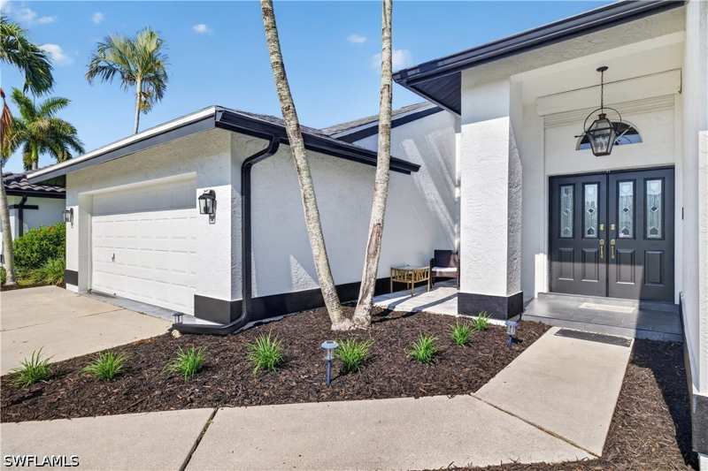 4 bedroom SingleFamilyResidence at 14926 Mahoe Ct, McGregor Pines, Fort Myers — photo 1