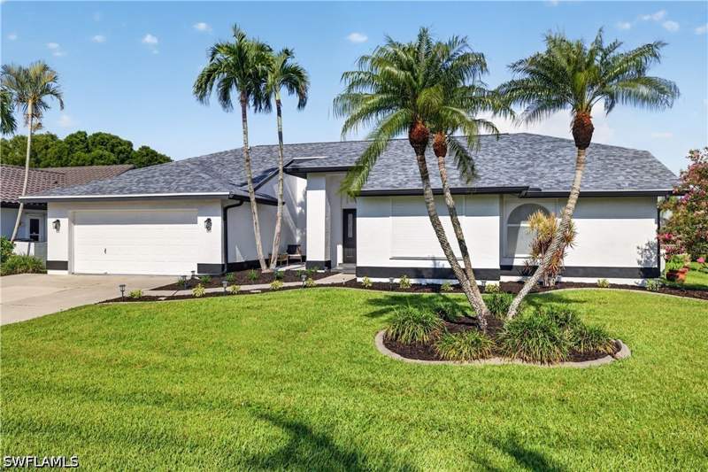 4 bedroom SingleFamilyResidence at 14926 Mahoe Ct, McGregor Pines, Fort Myers — photo 3