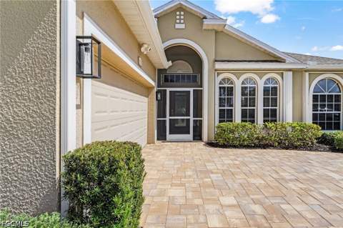 9262 Palm Island Cir, North Fort Myers FL - photo 9 of 47