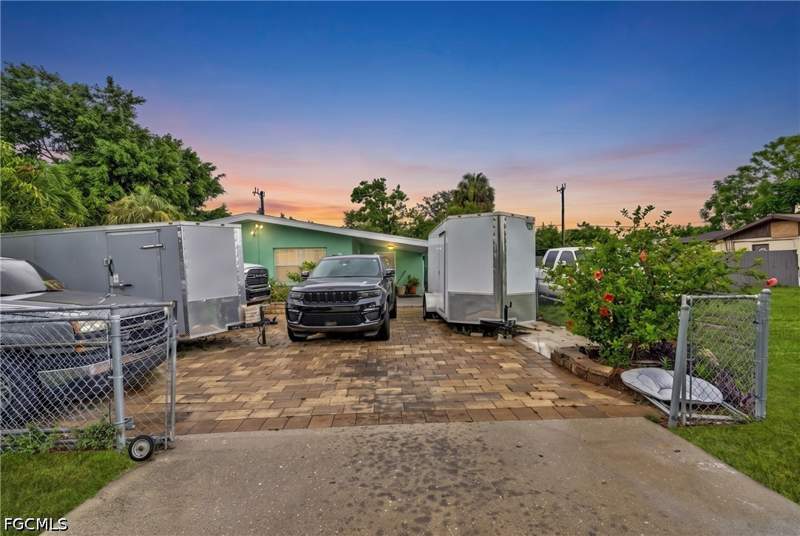 4 bedroom SingleFamilyResidence at 1847 Maple Dr, Fort Myers, Fort Myers — photo 4