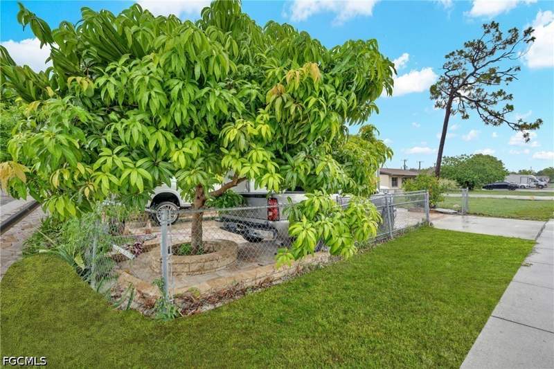 4 bedroom SingleFamilyResidence at 1847 Maple Dr, Fort Myers, Fort Myers — photo 5