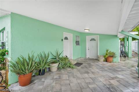1847 Maple Dr, Fort Myers FL - photo 6 of 34