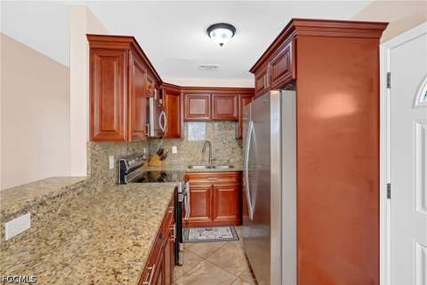 1847 Maple Dr, Fort Myers FL - photo 9 of 34