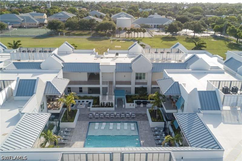 2 bedroom Condominium at 201 8th St S 208, Olde Naples, Naples — photo 2