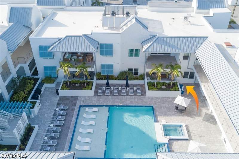 2 bedroom Condominium at 201 8th St S 208, Olde Naples, Naples — photo 3