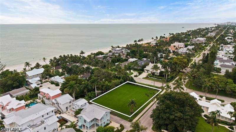 6 bedroom SingleFamilyResidence at 1100 Gulf Shore Blvd S, Olde Naples, Naples — photo 4