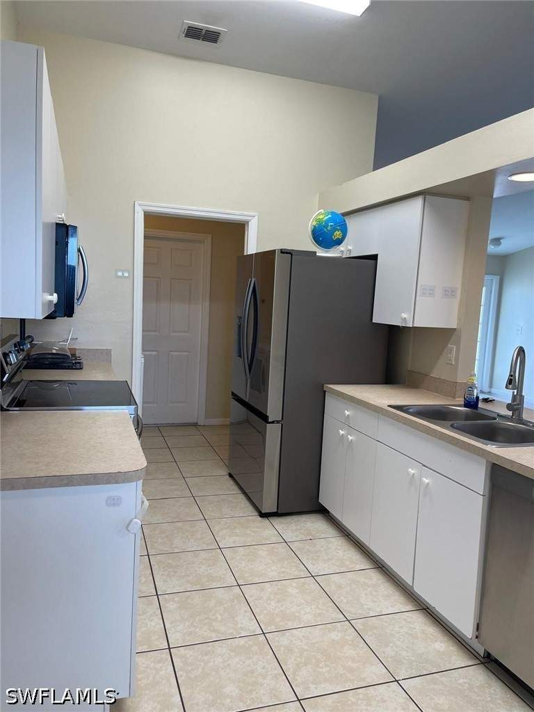 3 bedroom SingleFamilyResidence at 3002 28th St SW, Lehigh Acres, Lehigh Acres — photo 4