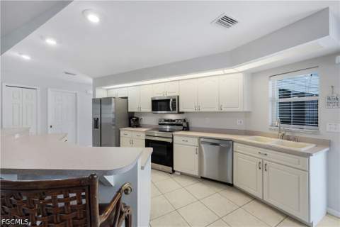 2526 SE 19th Pl, Cape Coral FL - photo 13 of 46