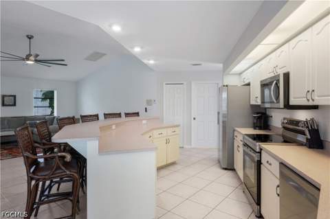 2526 SE 19th Pl, Cape Coral FL - photo 16 of 46