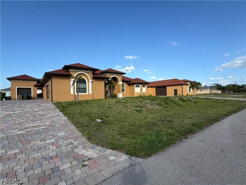 5 bedroom SingleFamilyResidence at 2633 NW 24th St, Cape Coral, Cape Coral — photo 2