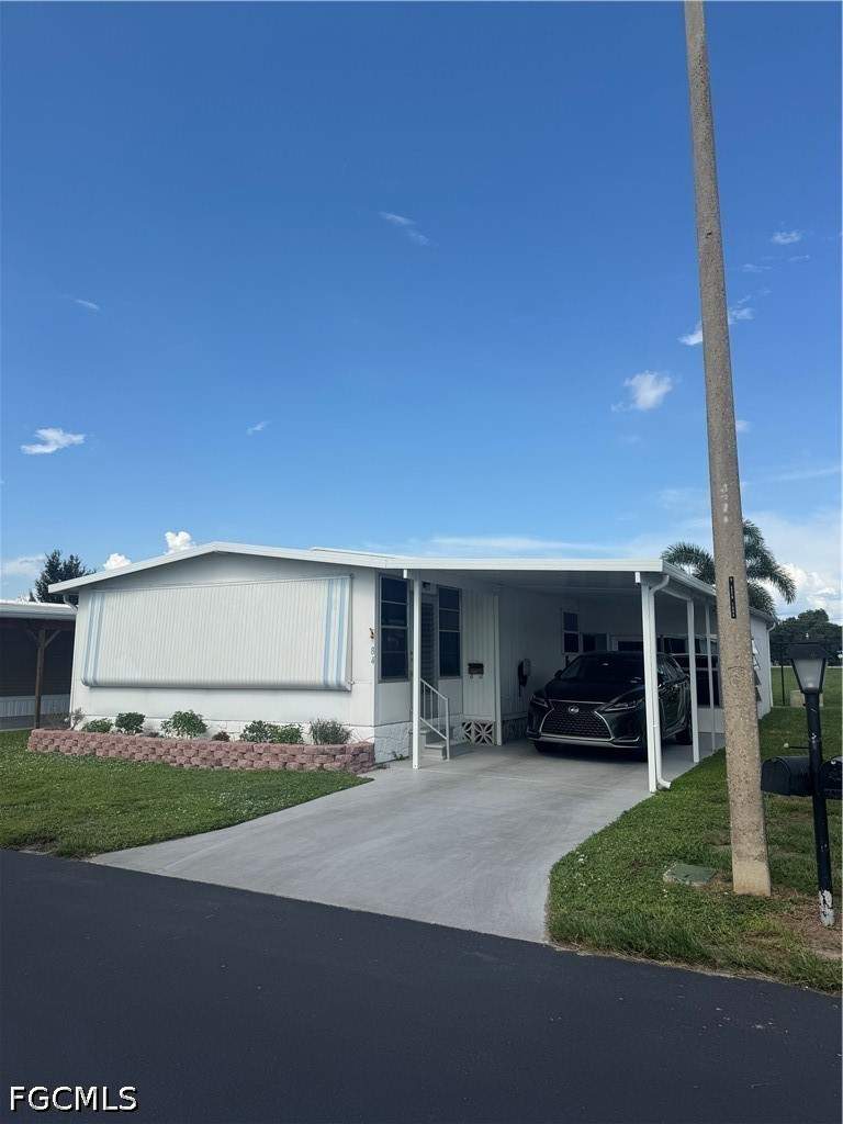 2 bedroom ManufacturedHome at 84 Poinsettia Dr, Poinsettia Park Mobile Home Co-Op Inc, Fort Myers — photo 2