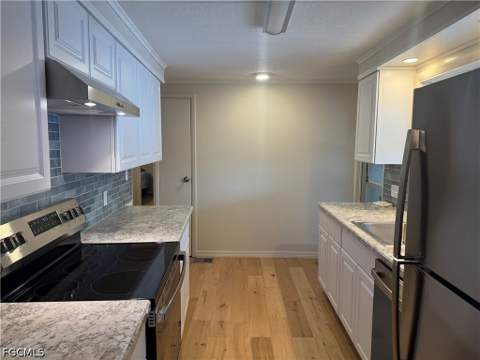 84 Poinsettia Dr, Fort Myers FL - photo 9 of 21