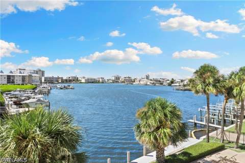 9101 Vanderbilt Dr 302, Naples FL - photo 20 of 28