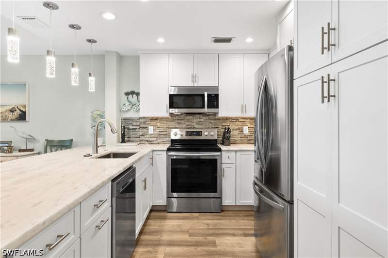 3 bedroom Condominium at 9101 Vanderbilt Dr 302, Chateau Vanderbilt, Naples — photo 5