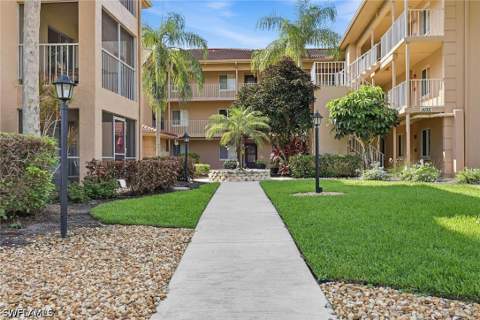 1075 Foxfire Ln 103, Naples FL - photo 18 of 48