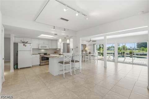 4933 Triton Ct W, Cape Coral FL - photo 15 of 50