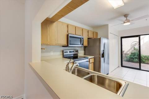 15460 Admiralty Cir 6, North Fort Myers FL - photo 11 of 45