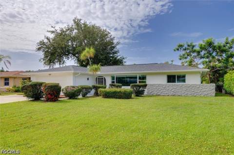 1628 N Flossmoor Rd, Fort Myers FL - photo 7 of 38