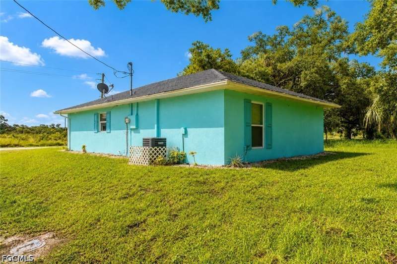 2 bedroom SingleFamilyResidence at 420 Martin Luther King Blvd, Labelle, Labelle — photo 2
