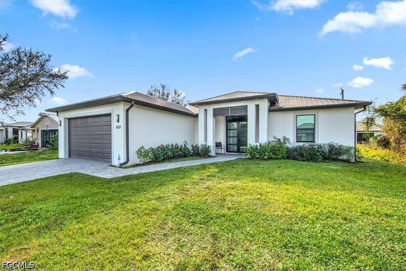 4 bedroom SingleFamilyResidence at 6137 Holt Ct, Fort Myers, Fort Myers — photo 1