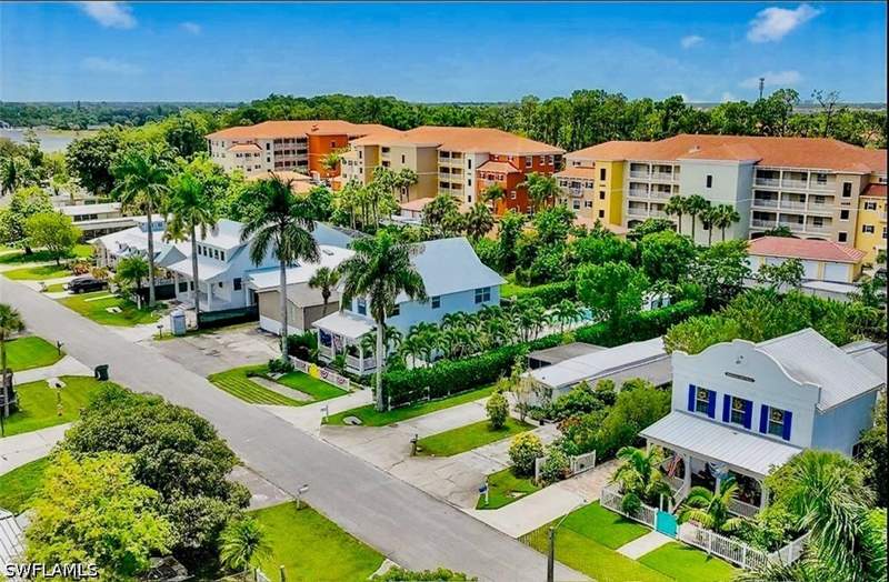 4 bedroom SingleFamilyResidence at 144 Jeepers Dr, Lake Side Mobile Estates, Naples — photo 3
