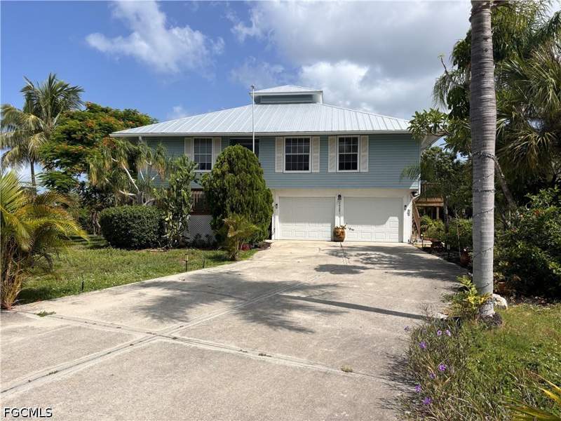 3 bedroom SingleFamilyResidence at 14281 Pacosin Ct, Alden Pines First Add, Bokeelia — photo 2